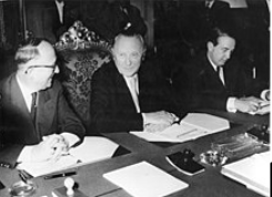 **Walter Hallstein (left) and Konrad Adenauer (centre) at the NATO Conference in Paris in 1954**