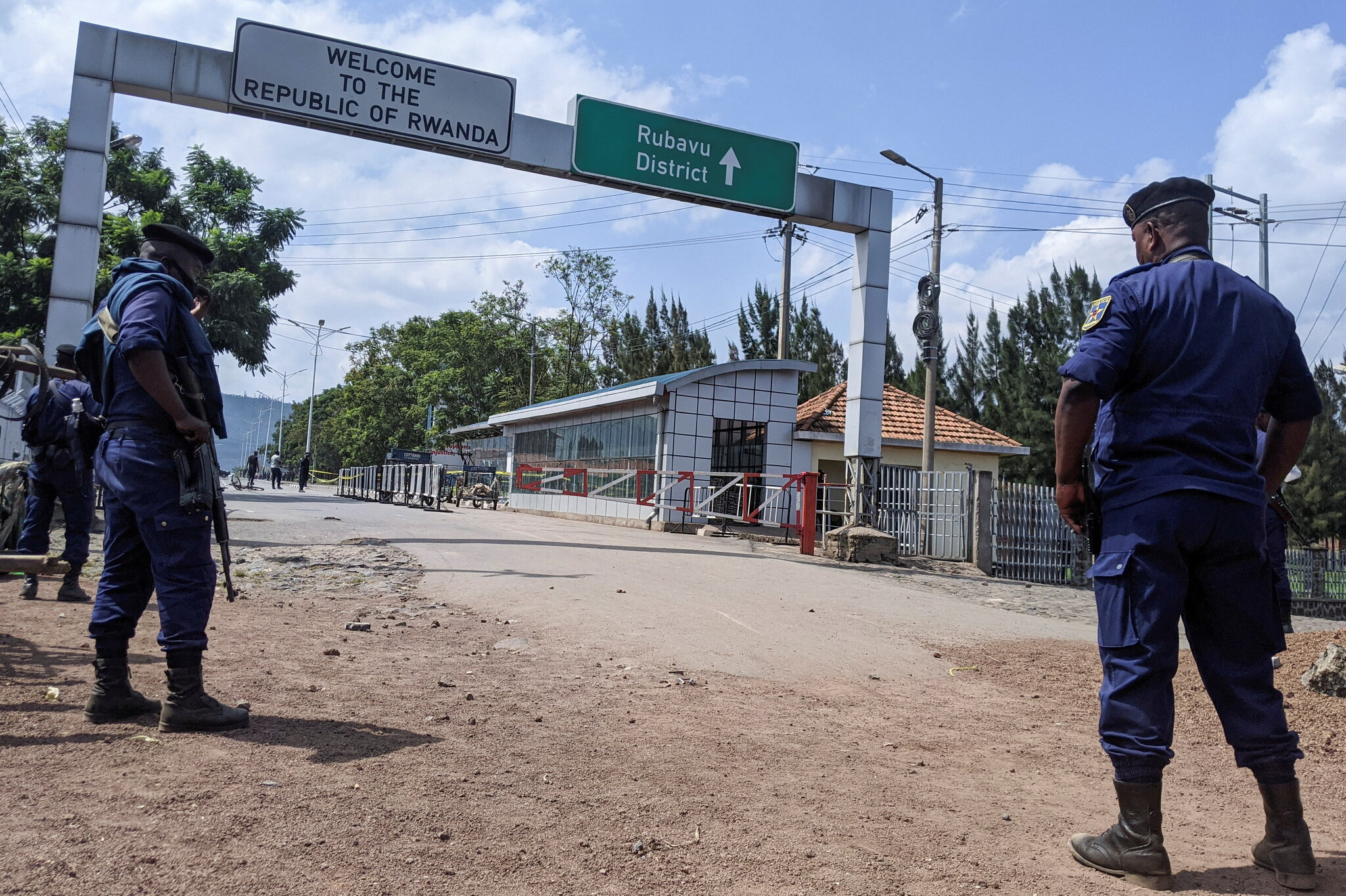                                                              Congo Closes Its Rwanda Border